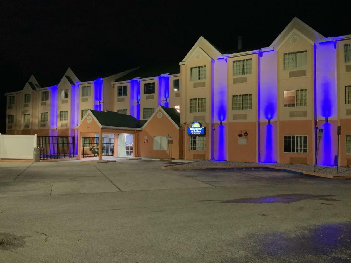 Days Inn & Suites By Wyndham Tampa/Raymond James Stadium Zewnętrze zdjęcie