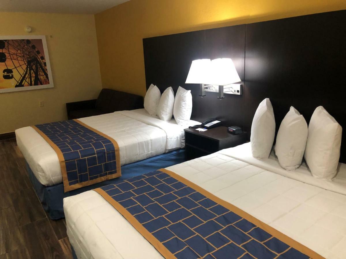 Days Inn & Suites By Wyndham Tampa/Raymond James Stadium Zewnętrze zdjęcie